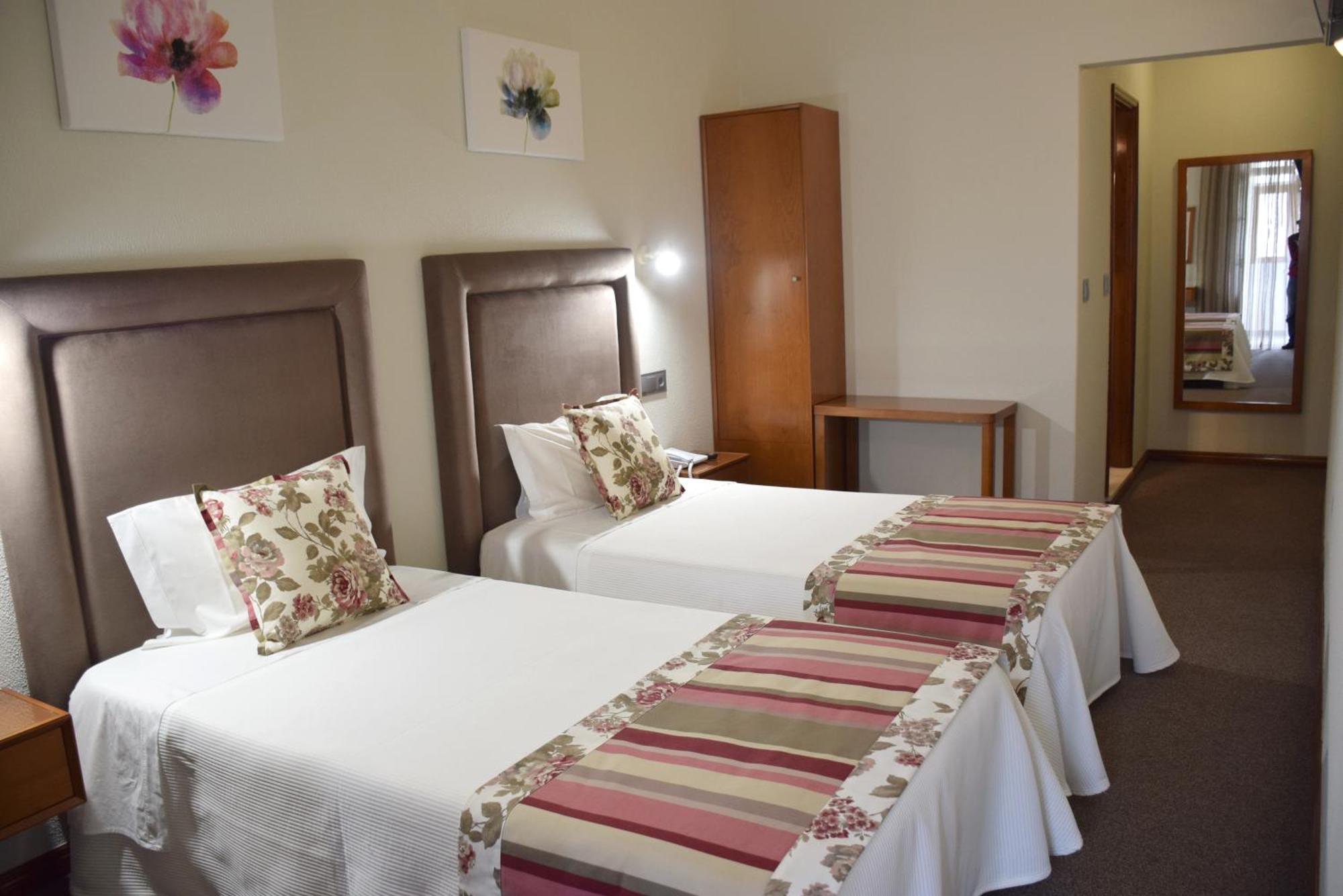 Lusitana Hotel Porto Cameră foto